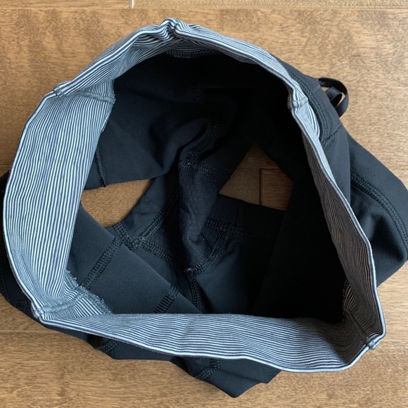 *SOLD* LULULEMON Hot ‘n sweaty short size 2 black - Picture 10 of 10